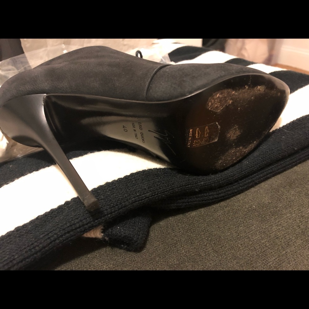 Giuseppe Zanotti- size 10 black suede - Picture 7 of 8